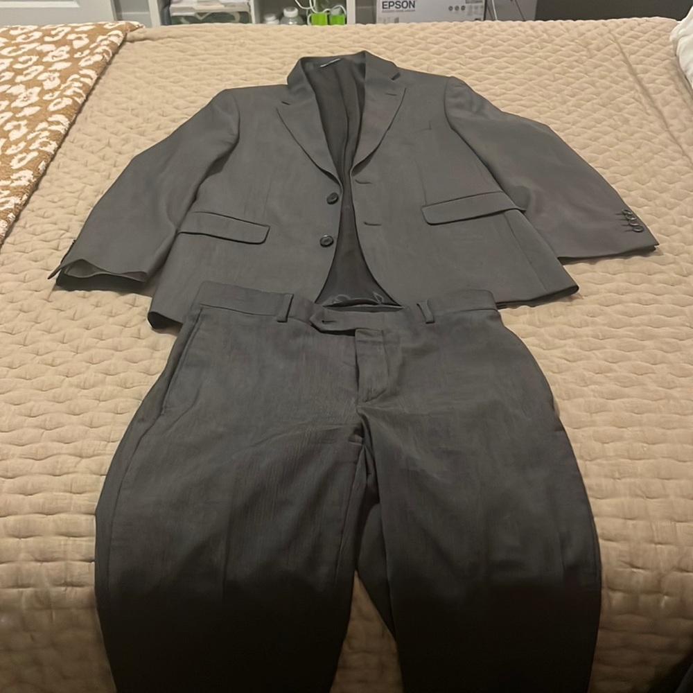 Men’s Kenneth Cole Awearness Suit